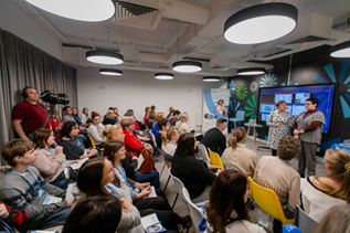 день кохлеарной имплантации